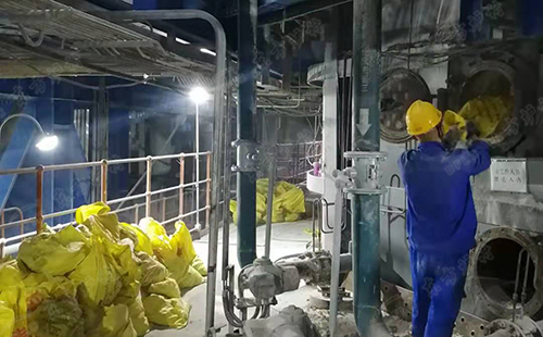 耐火浇注料衬里自粉化现象原因分析