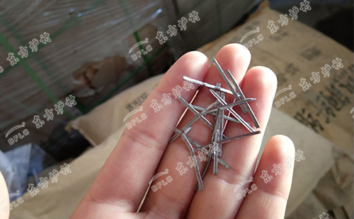 钢纤维耐火浇注料中钢纤维加入过多有什么后果！