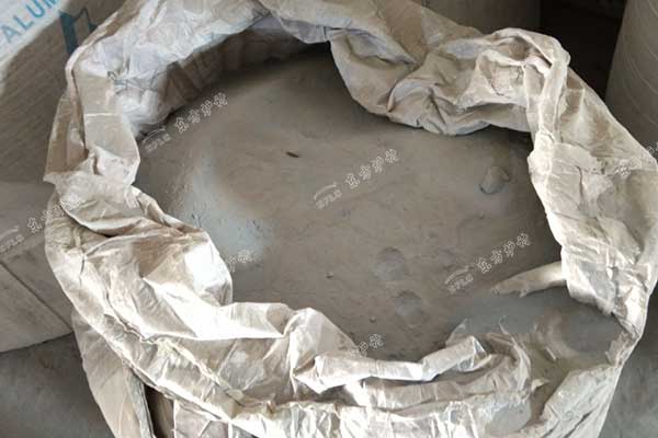 耐火浇注料