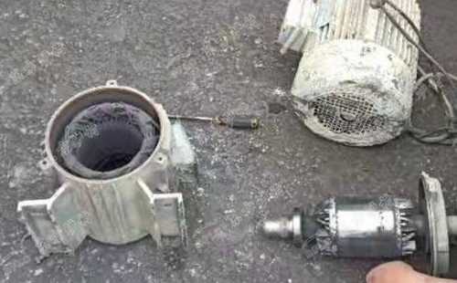 为什么说钢纤维浇注料中的钢纤维的含量并不多？