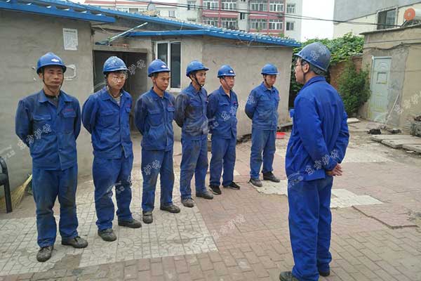 东方炉衬技术人员