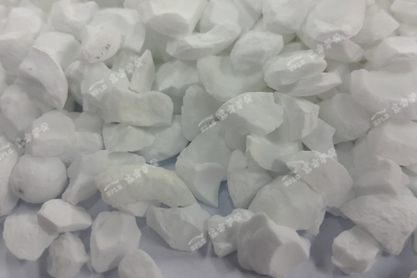 刚玉耐磨耐火浇注料施工