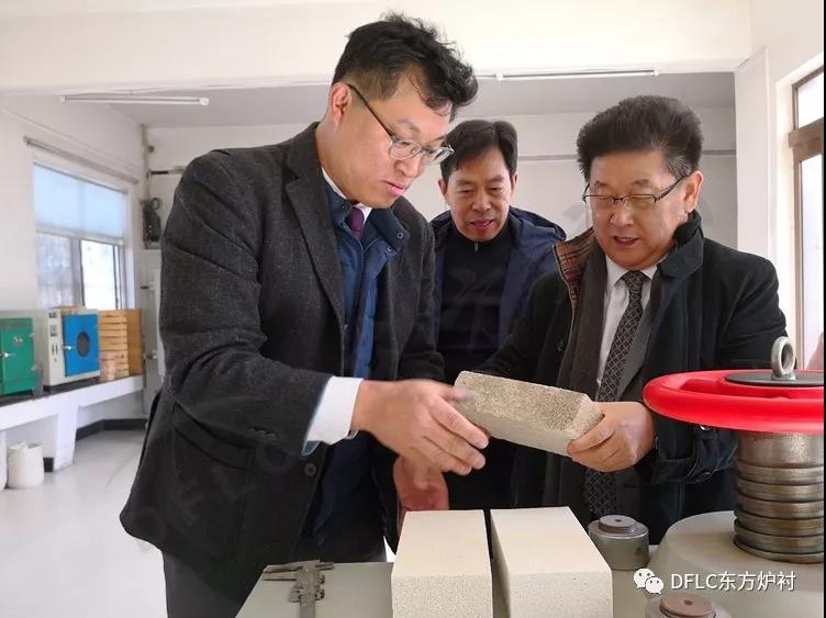 韩国客商来我司洽谈业务.jpg