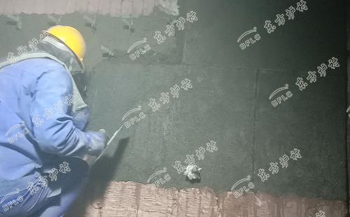 高铝黏土耐火浇注料怎么防爆